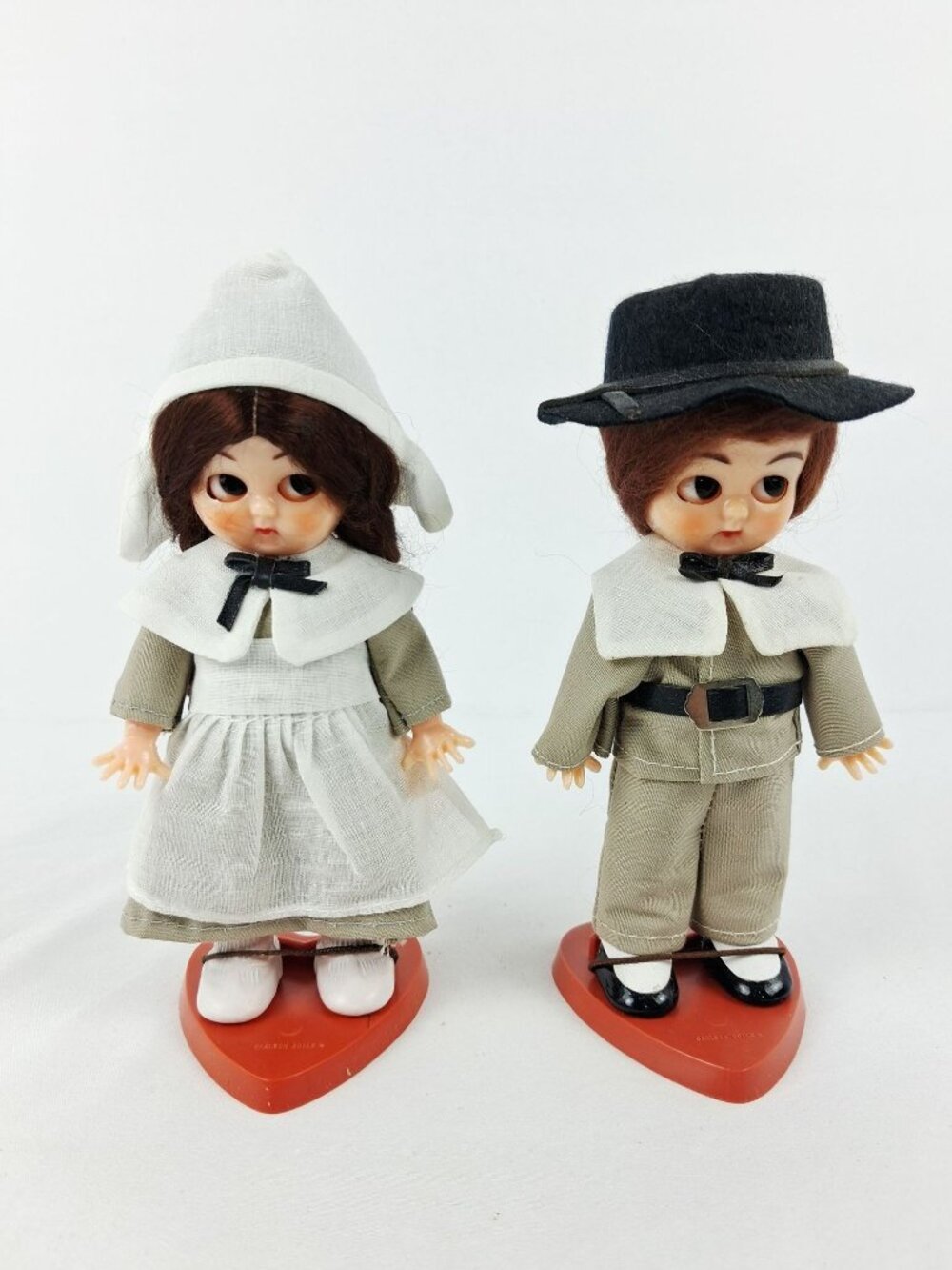 Carlson Dolls Pilgrim Boy & Girl On Heart Bases Vintage Made In USA